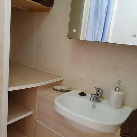 Camping Car La Marina مكان تخييم *